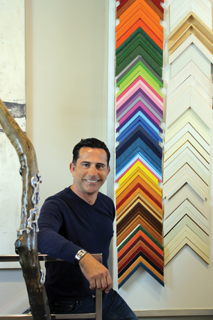 SKAL MÅSKE BRUGES Jose González en la tienda de Marbella