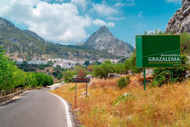 GRAZALEMA - Fjellstier, ullskjerf og villsvinstuing