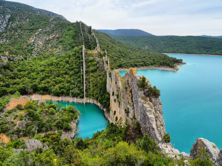 Roques de la Vila, Finestras ‘kinesiske mur’