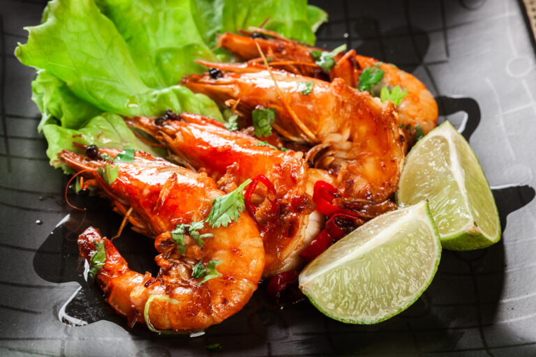 Shrimps,Roasted,With,Onion,,Garlic,And,Chili,Served,On,Black