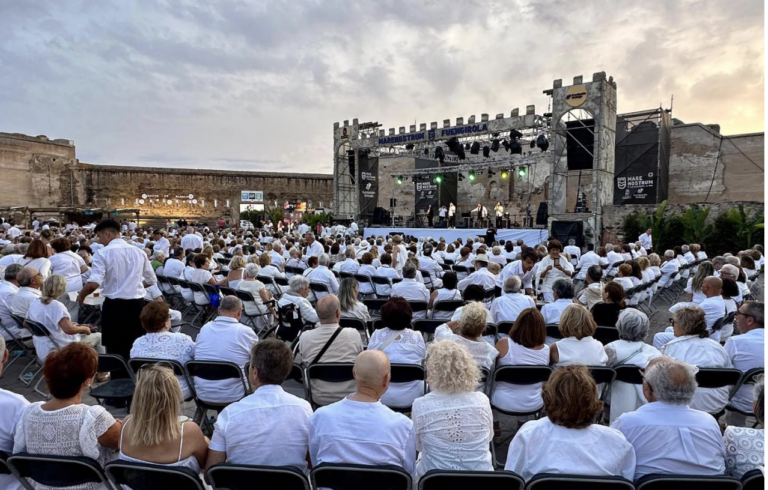 Fuengirola feirer Hvit Natt for eldre