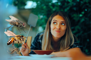 Slik holder du sommerens flygende plager unna