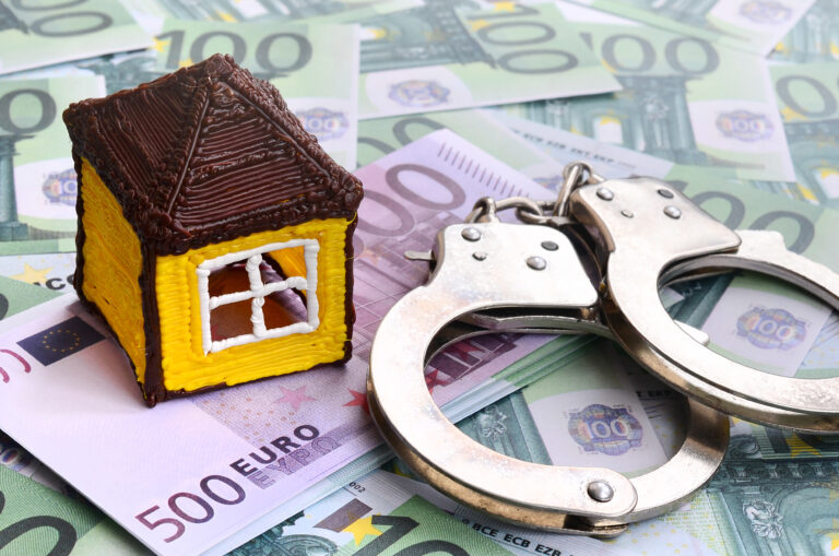 Small,Toy,House,And,Handcuffs,Is,Lies,On,A,Set