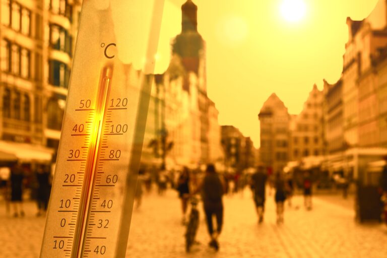 Høye temperaturer og priser påvirker turismen
