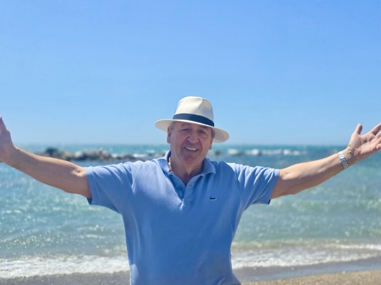 GUDMUND LINDBÆK - Fra Alta til Benalmádena via 80 begravelser