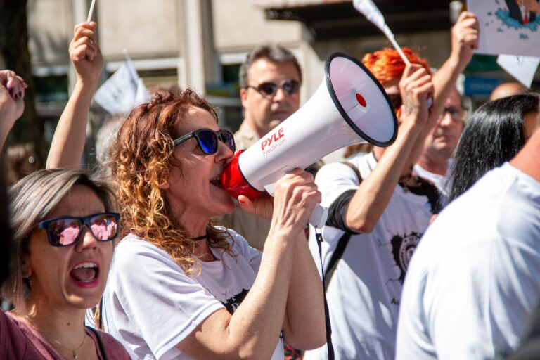 Massiv demonstrasjon mot boligkrisen