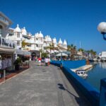 Flere gågater i Puerto Marina