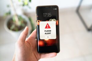 SMS og WhatsApp skal varsle flom