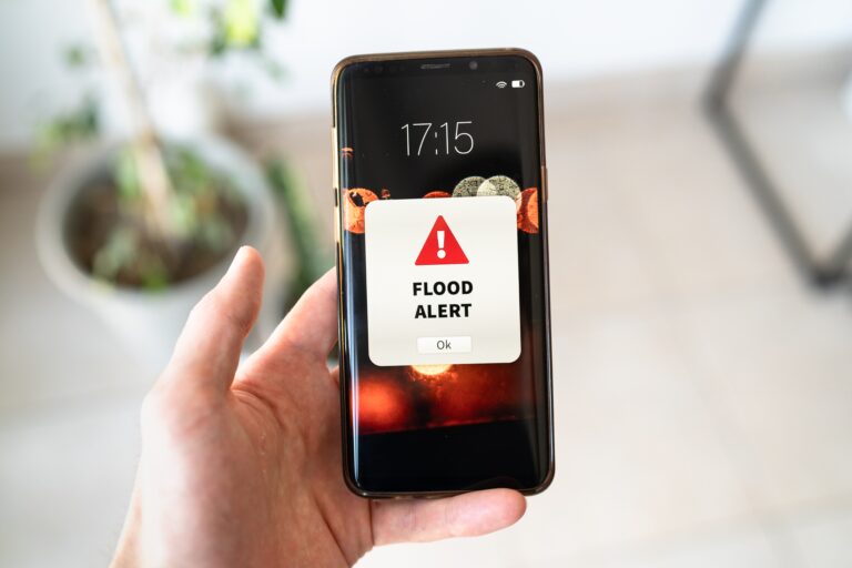 SMS og WhatsApp skal varsle flom