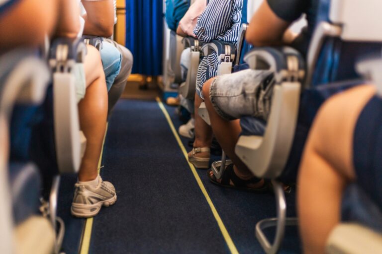 Flyselskaper kutter en halv million seter